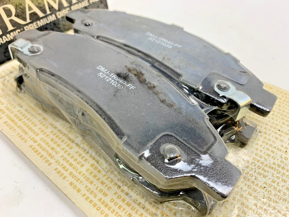 Pastillas de freno de cerámica de caja abierta NAPA Ultra Premium UP7943X para Canyon Colorado Isuzu Foto 2 de 3