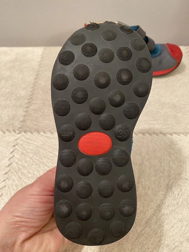 Zapatos Moschino de cuero multicolor para niños pequeños - 26 EUR/9,5 EE. UU. Foto 4 de 4