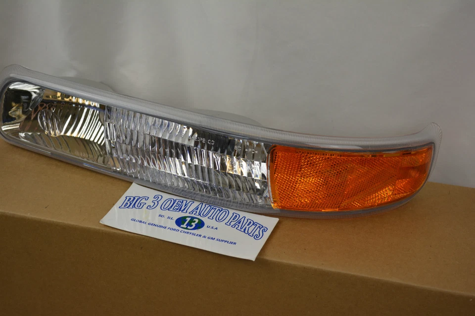 Chevrolet Silverado Tahoe Suburban LH Front DRL/MARKER/TURN SIGNAL LAMP new OEM - Image 4 of 4