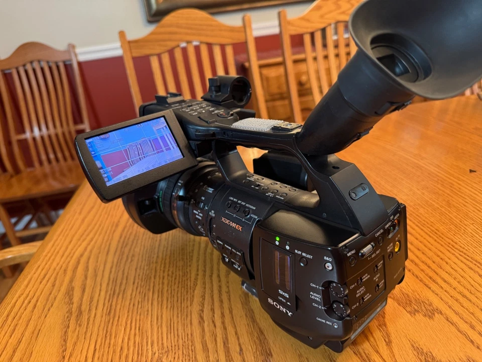 Sony PMW-EX1R XDCAM Full HD SxS Camcorder EX1 R - with 2 Sony SxS Pro Cards - Image 2 of 4