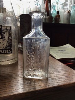 4 1/8” FRED GADSBY PHARMACIST DRUGGIST BOTTLE EAU CLAIRE WIS WI WISCONSIN