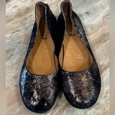 Women’s FS/NY Zappa black wave shimmer low wedge flats- Size 9.5