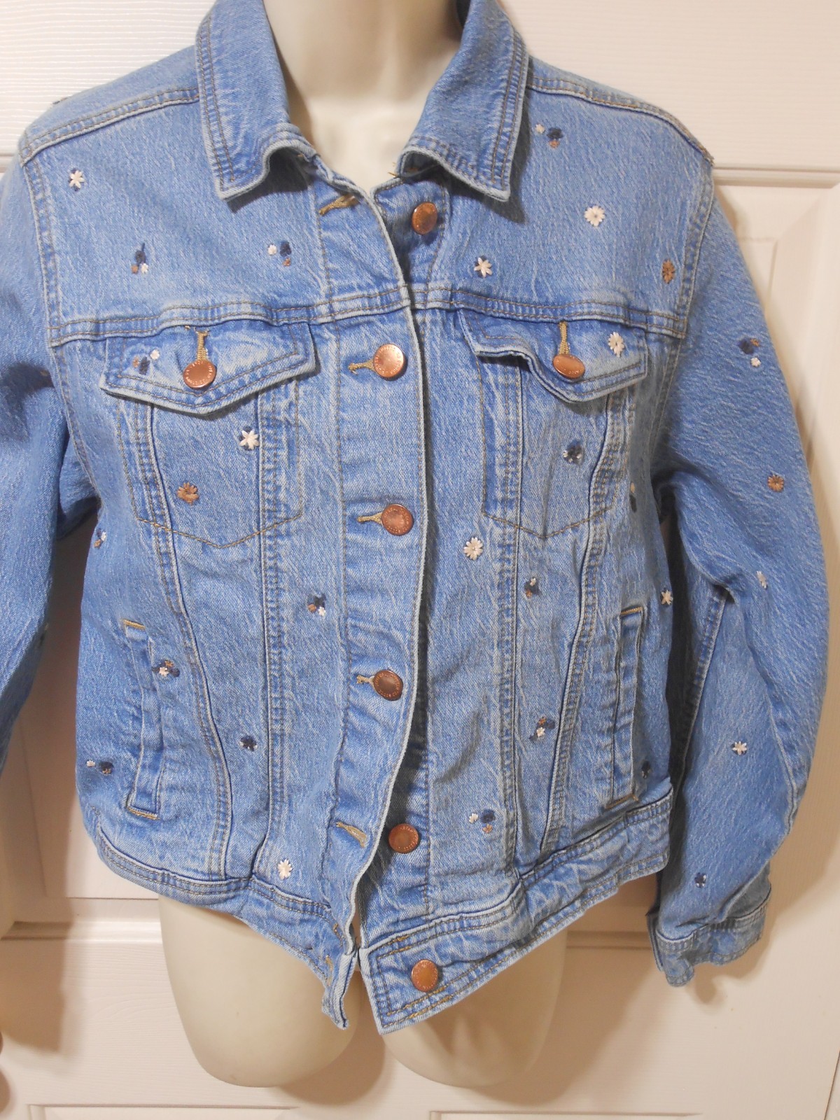 Universal Thread Denim jean Jacket Size Small Emb… - image 15
