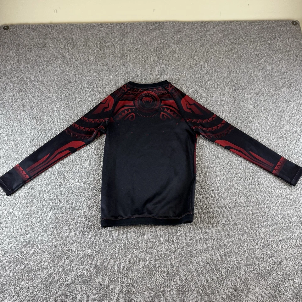 Camisa de compressão Venum Nakahi Rashguard manga comprida tribal preta e vermelha - Imagem 3 de 4