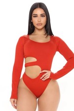Fashion Nova Cut Out The Action Bodysuit M/L tomato Red