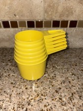 VINTAGE COMPLETE 6 PIECE SET OF TUPPERWARE MEASURING CUPS YELLOW #F24