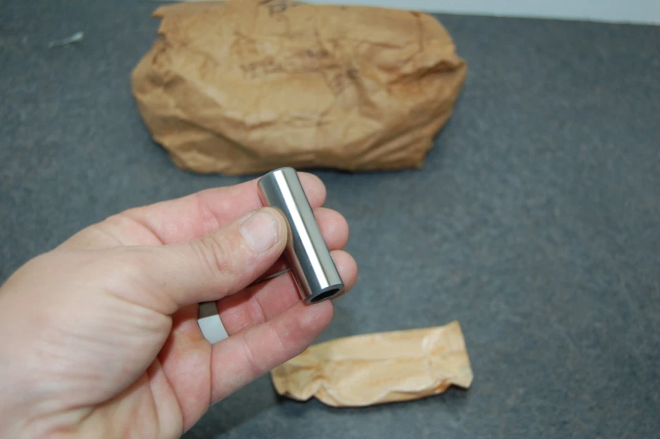 Nuevo de Lote Antiguo Original Suzuki 12151-18001 Pin de Pistón GS250T TS185 DF25 DF30 FÁBRICA OEM Foto 4 de 4