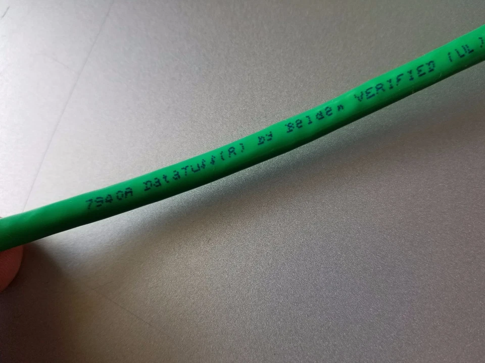 Cable de red conectado Belden 7940A 23/4P CAT6 U/UTP DataTuff CMX/CMR verde/50 pies Foto 2 de 4