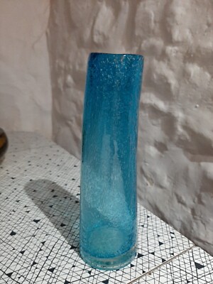 Gebogene blaue Glasvase ~ kontrollierte Blase ~ H 20 cm. Sehr stilvoll! Blenko? Scandi?