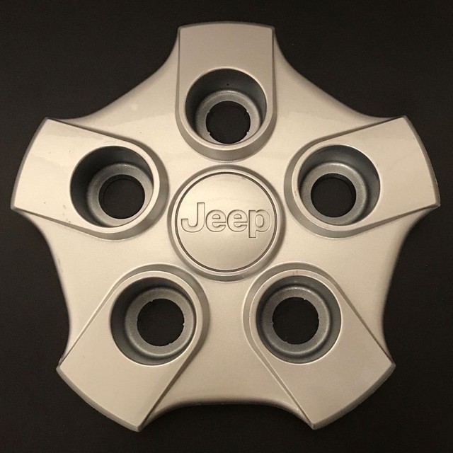 07 08 09 10 11 Jeep Patriot OEM Painted Silver Center Cap P/N