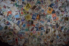 This Amazing lot of 1000 worldwide Stamps 