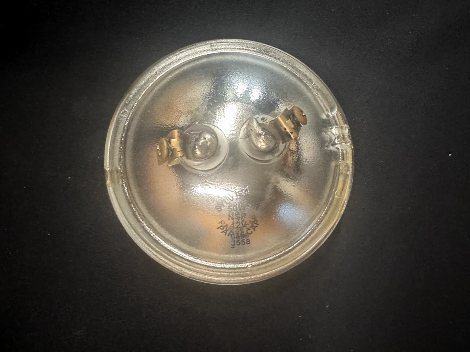 Sylvania 36PAR36/CAP/NSP 12V Screw Terminal (G53) Narrow Spot NEW 683602 - Image 2 of 4