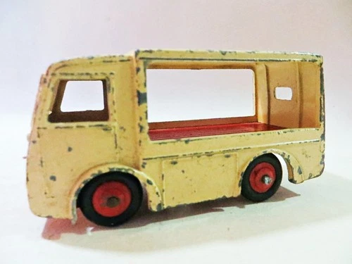 DINKY 30v 'NCB EXPRESS DAIRY ELECTRIC VAN' CREAM. ORIGINAL. VINTAGE. COMPLETE