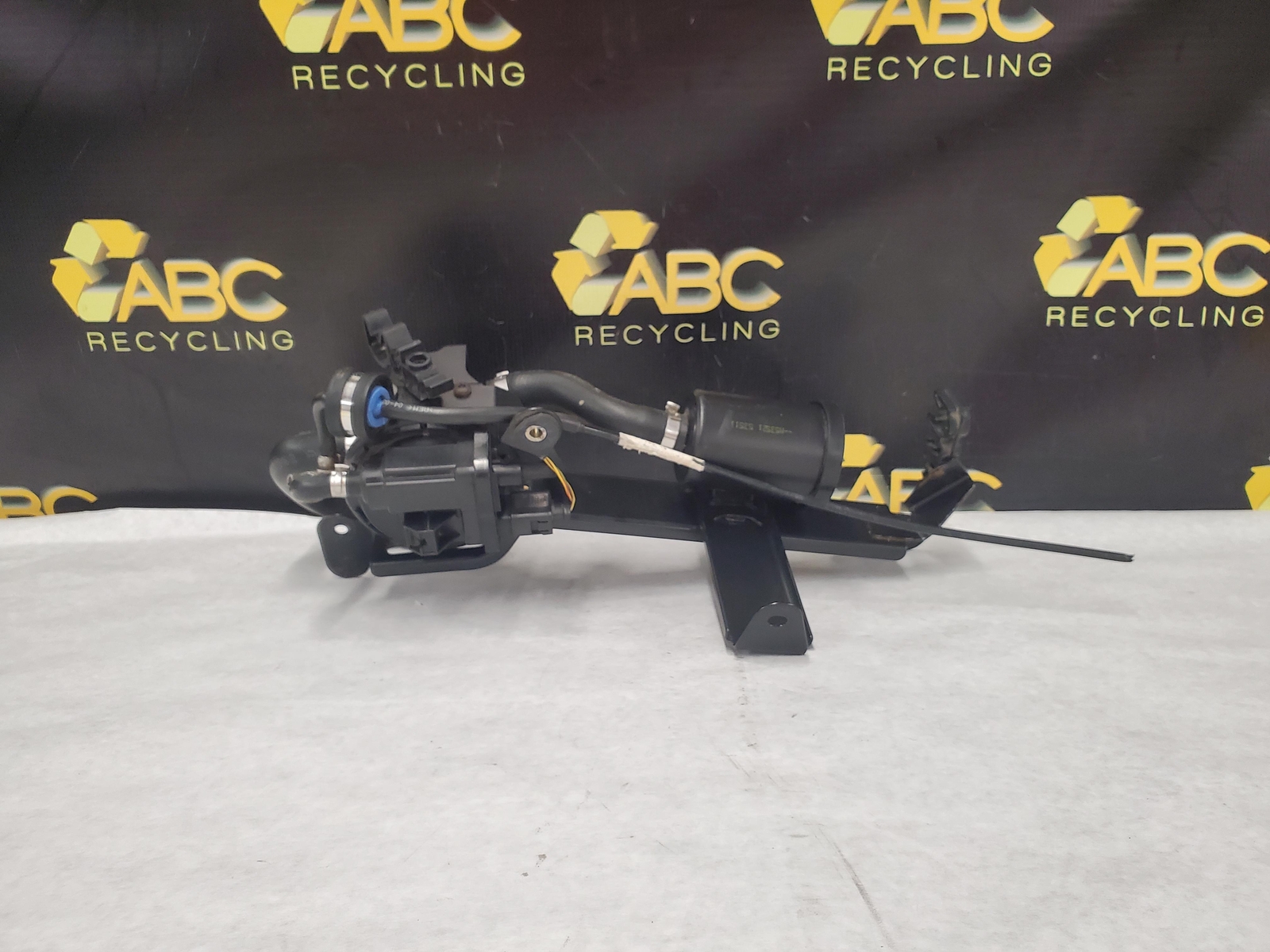 2007 Bentley Flying Spur Fuel Emission Leak Detection Pump Assembly OEM BENTLEY