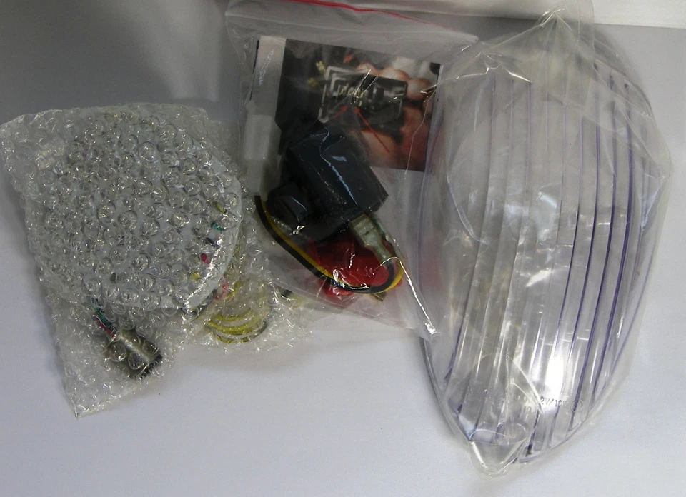 Lanterna traseira de LED integrada Kawasaki Vulcan 900 e Mean Streak com lente transparente - Imagem 2 de 4