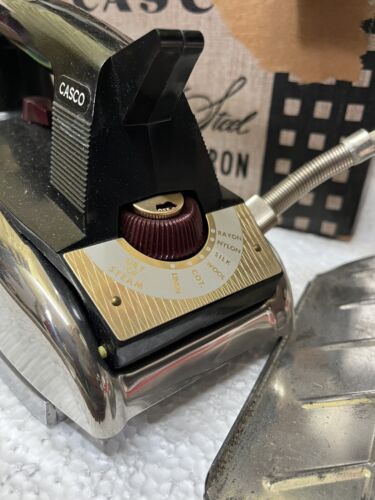 VINTAGE USED SUPER CASCO STEAM & DRY IRON ANTIQUE WITH BOX AND INSTRUCTIONS - Picture 3 of 8