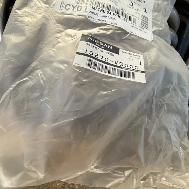 Nueva cubierta basculante de junta genuina Nissan / Infiniti 13270V5000 / 13270-V5000 OEM Foto 3 de 3