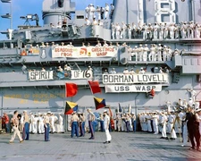 CREWMEN ON USS WASP WATCH RECOVERY OF GEMINI 7 - 8X10 NASA PHOTO (AA-399)