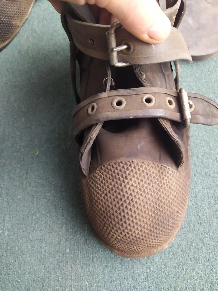 Botas de Goma de Buceo Marina Rusa Casco de Buceo (NO USADAS) 6,5 kg Foto 2 de 4