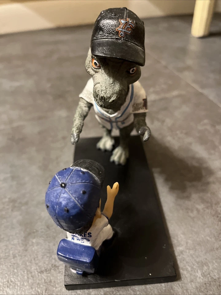 Bobblehead JURASSIC PARK T-REX ~ IE 66ERS SGA Solo 500 Hecho MiLB Foto 3 de 4