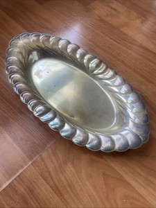 WAVERLY WM ROGERS 3819 Scalloped Silver Plate Oval Bread Serving Tray 13”x 7”