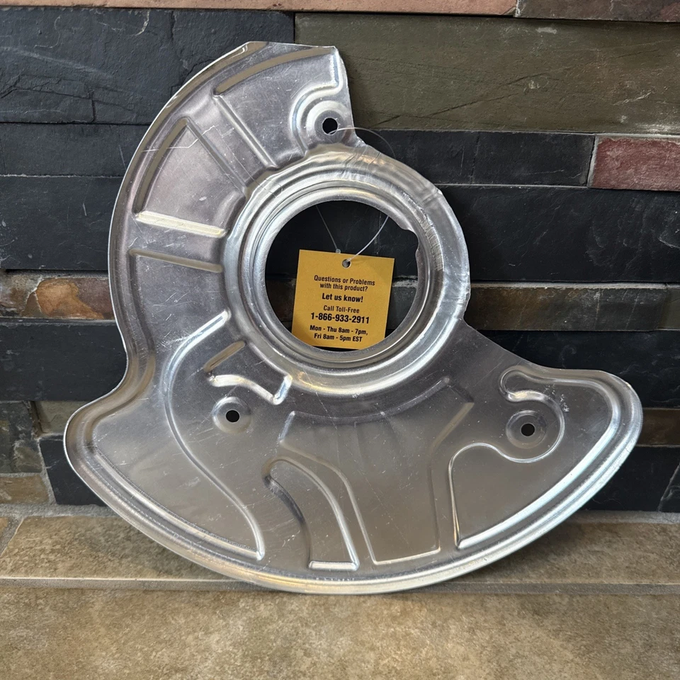 Пылезащитный экран тормоза Dorman 947-015 подходит для Chrysler Dodge 300 Challenger 2005 - 2011 годов выпуска - Изображение 2 из 4