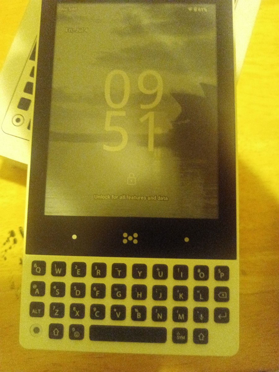 The Minimal Phone MP01 (Panda Edition) 8+256gbA Pixel