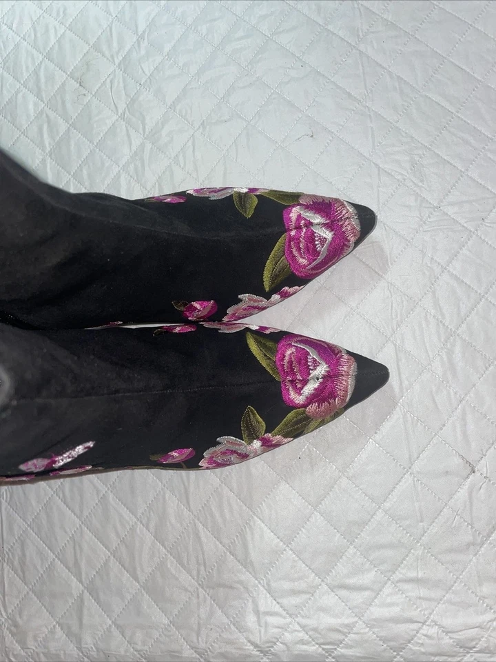 Nuevas botas bordadas Beverly Feldman Stiletto media pantorrilla gamuza negra 7,5 M Foto 4 de 4
