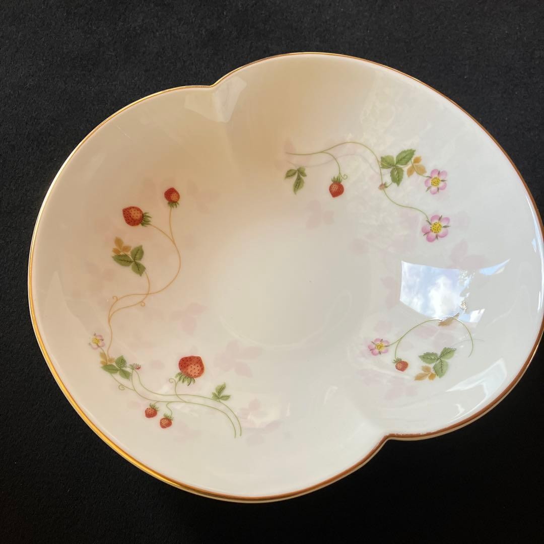 Wedgwood Wild Strawberry Plate Fine Bone China England 20cm Decorative Gift