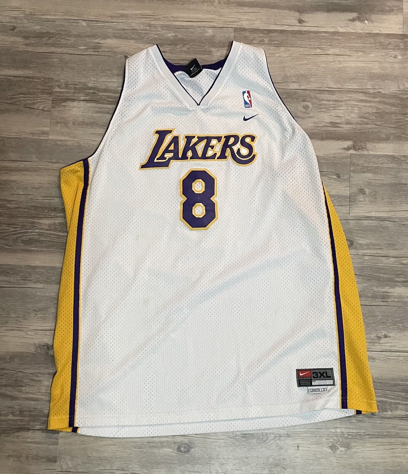 Men's Los Angeles Lakers Kobe Bryant #8 Nike White Swingman NBA