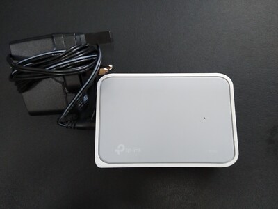 TP-Link 5-Port 10/100Mbps Desktop Switch TL-SF1005D - mit Netzteil.