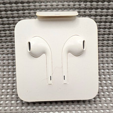 Apple EarPods In-Ear Wired Earbuds, Lightning Connector, Built-In Mic, White