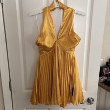 🌼 Lulus Satin Halter Mini Dress – Golden Yellow Pleated Skater Style, Size M