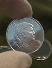 DONALD J TRUMP 45TH PRESIDENT WITH WHITE HOUSE, 1 Oz .999 Fine Silver Round.