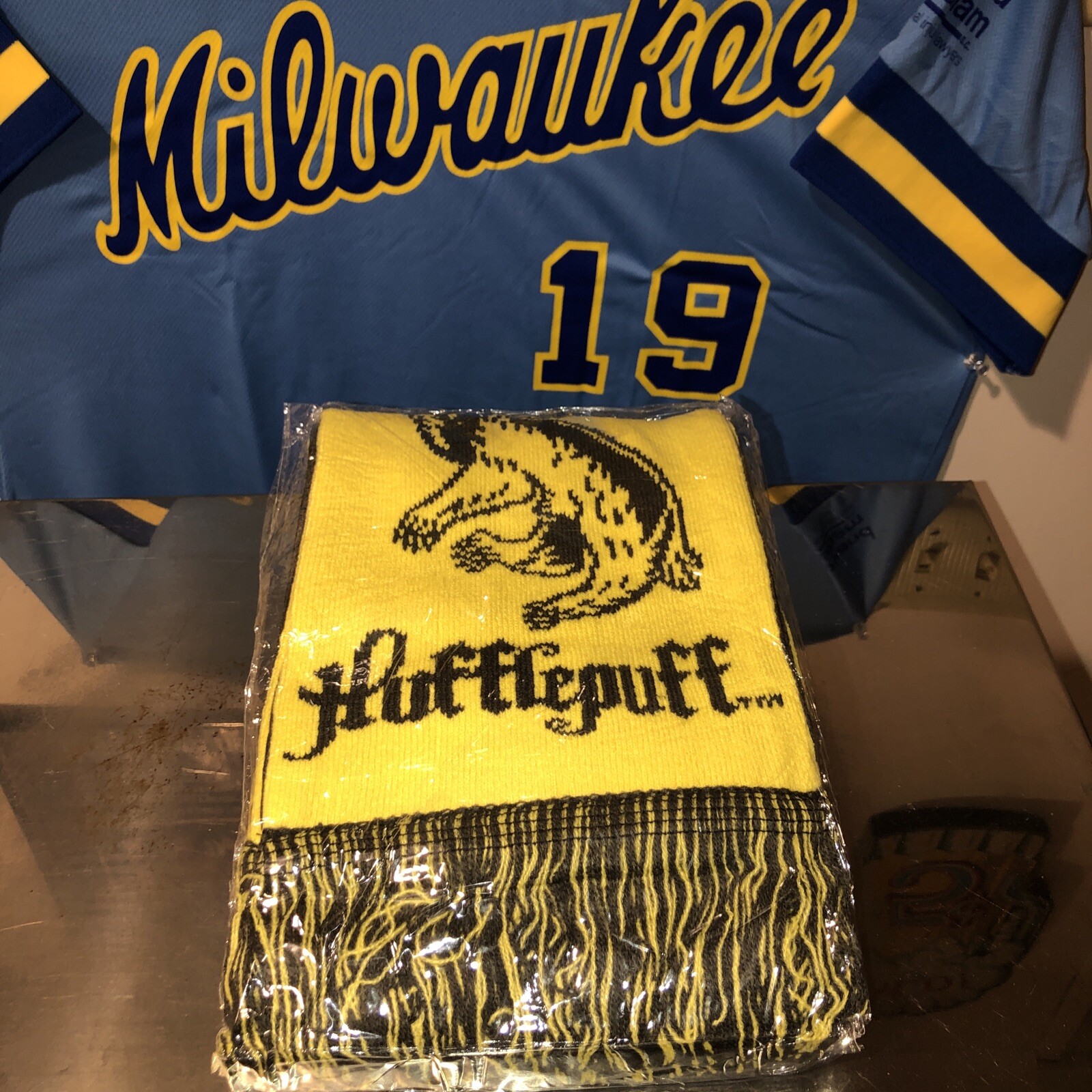 MILWAUKEE BREWERS HARRY POTTER HOUSE HUFFLEPUFF ™ SCARF SGA 5/25/23 eBay