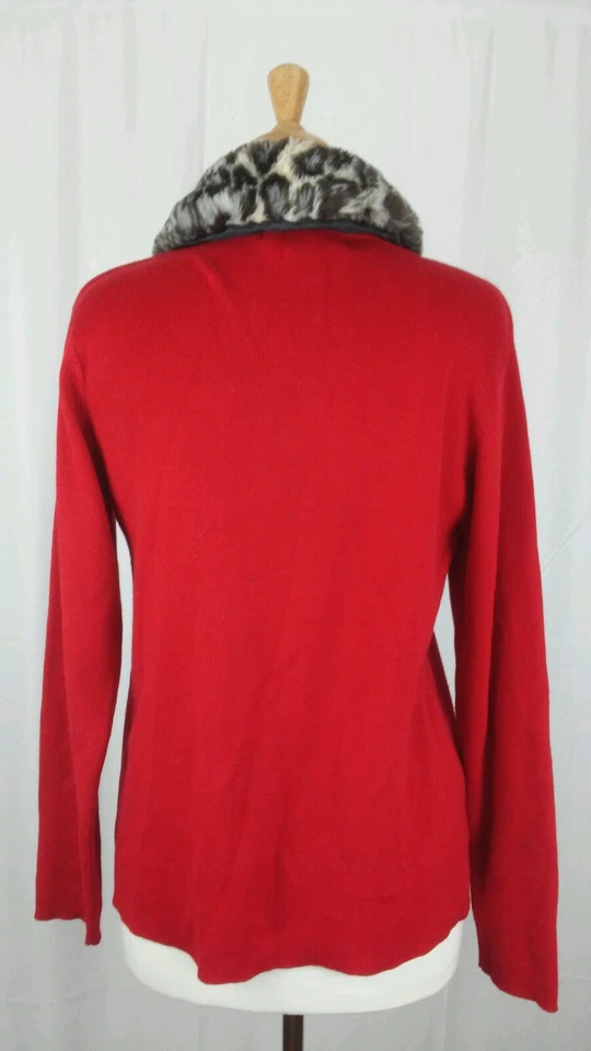 Suéter con botones rojos Kikit Maurice Sasson de colección con bufanda extraíble con estampado animal talla M Foto 4 de 4