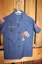 Boy Scouts of America BSA Youth Shirt Cub Blue Medium Sewn on patches