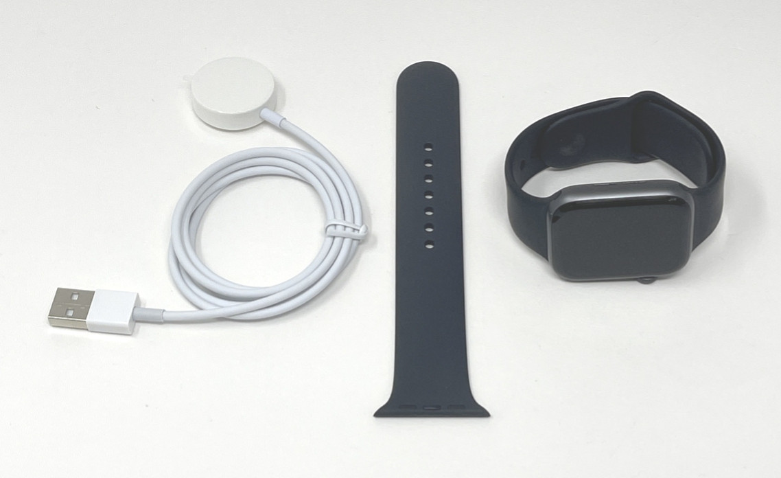 Apple Watch Series 4 44mm Space Gray Aluminum w/ Black Sport Loop GPS Very Good