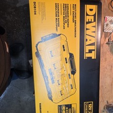 DEWALT 20V MAX Charger, 4-Port, Rapid Charge DCB104