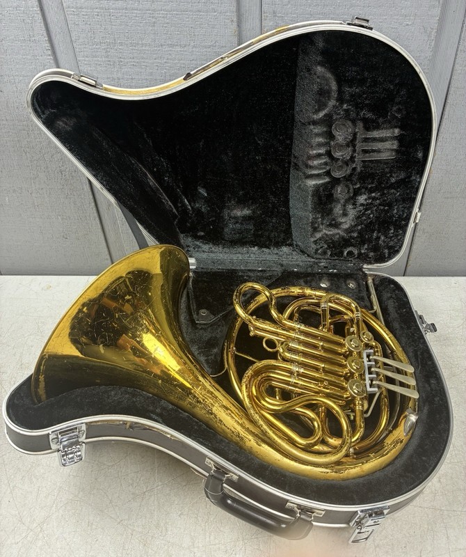 KING DOUBLE FRENCH HORN IN PLAYING CONDITION 698986