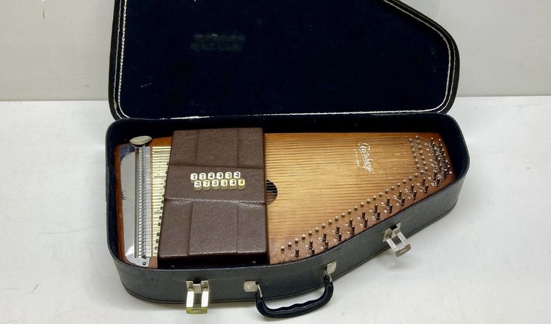 Vintage Oscar Schmidt autoharp