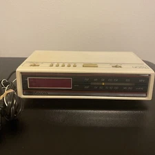 VTG Soundesign Radio Alarm Clock Classic Model No. 3620WHT  !TESTED!