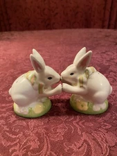 Essential Home Bunnies Easter Bunny Salt & Pepper Shaker Set Easter Spring EUC!