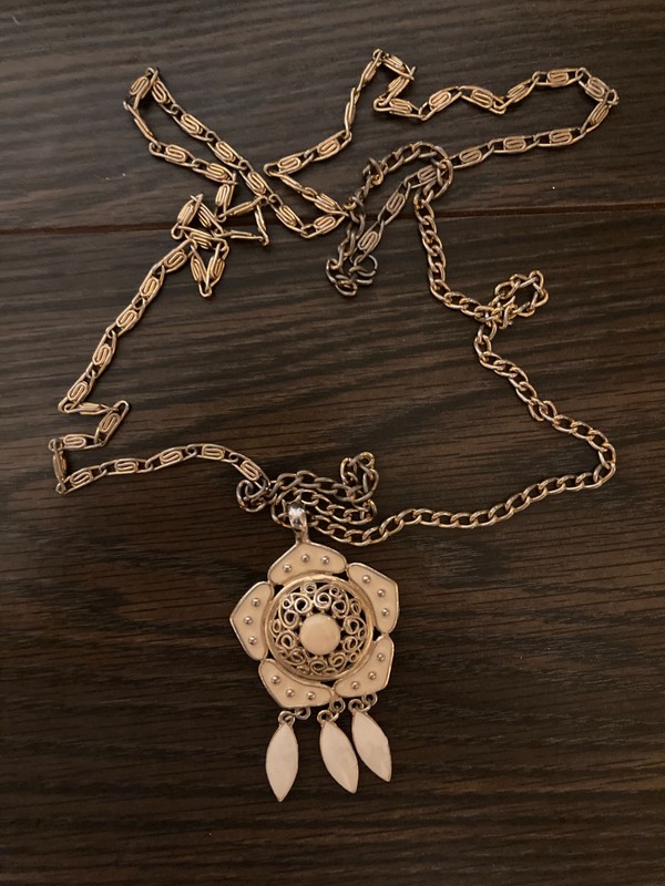 Vintage Jewlery Flower Pendant Necklace
