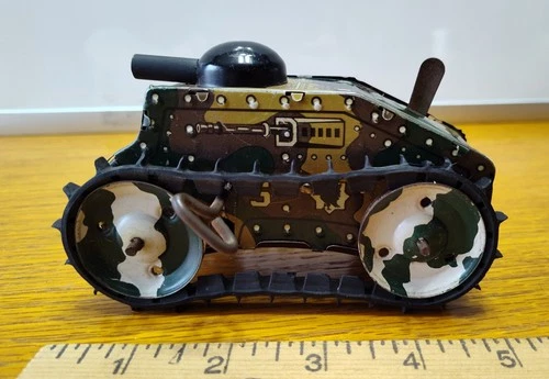 Vintage  Marx No. 5 tin litho wind-up toy tank/ 2 Rubber Tracks