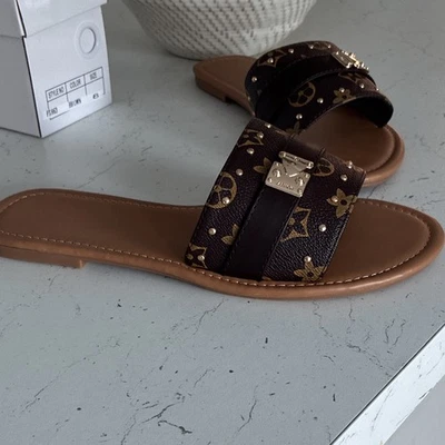 Women’s Brown Logo Studded Slip-On Faux Leather Flat Slider Sandals UK 8 New - Image 1 of 2