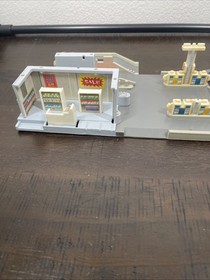Micro Machines Hiways: Big Daddy's Drag Strip  Gas Station 1996 INCOMPLETE