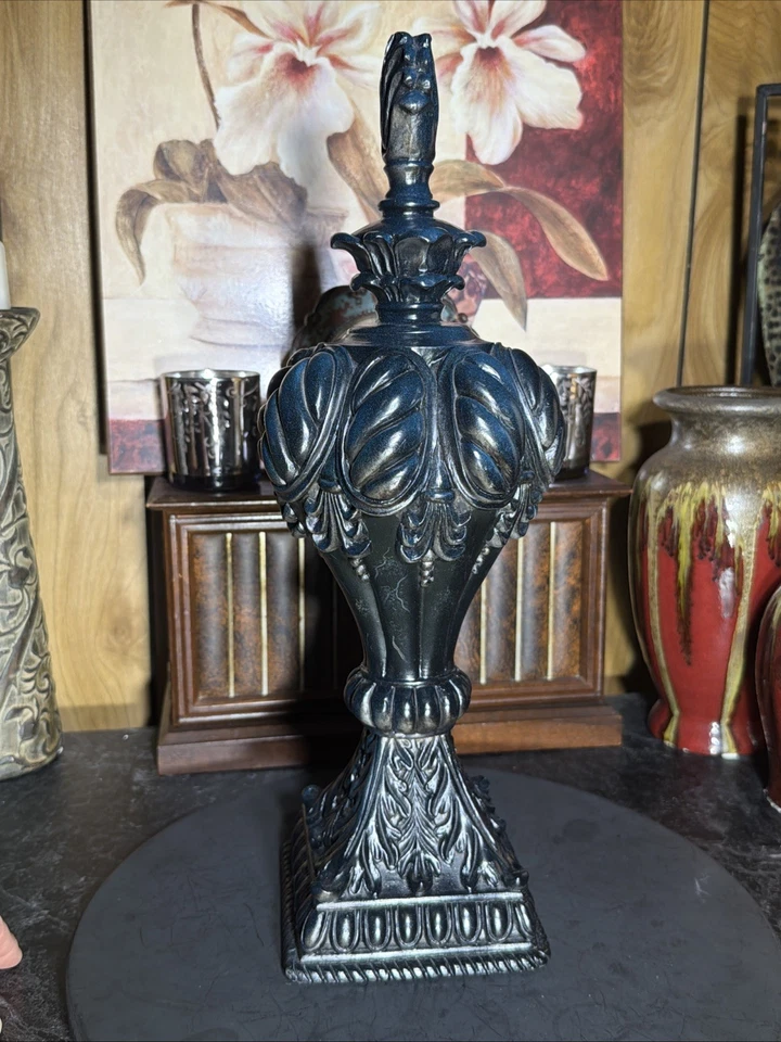 Heavy Resin Finial in Deep Blue with Antiqued Finish - Image 4 of 4