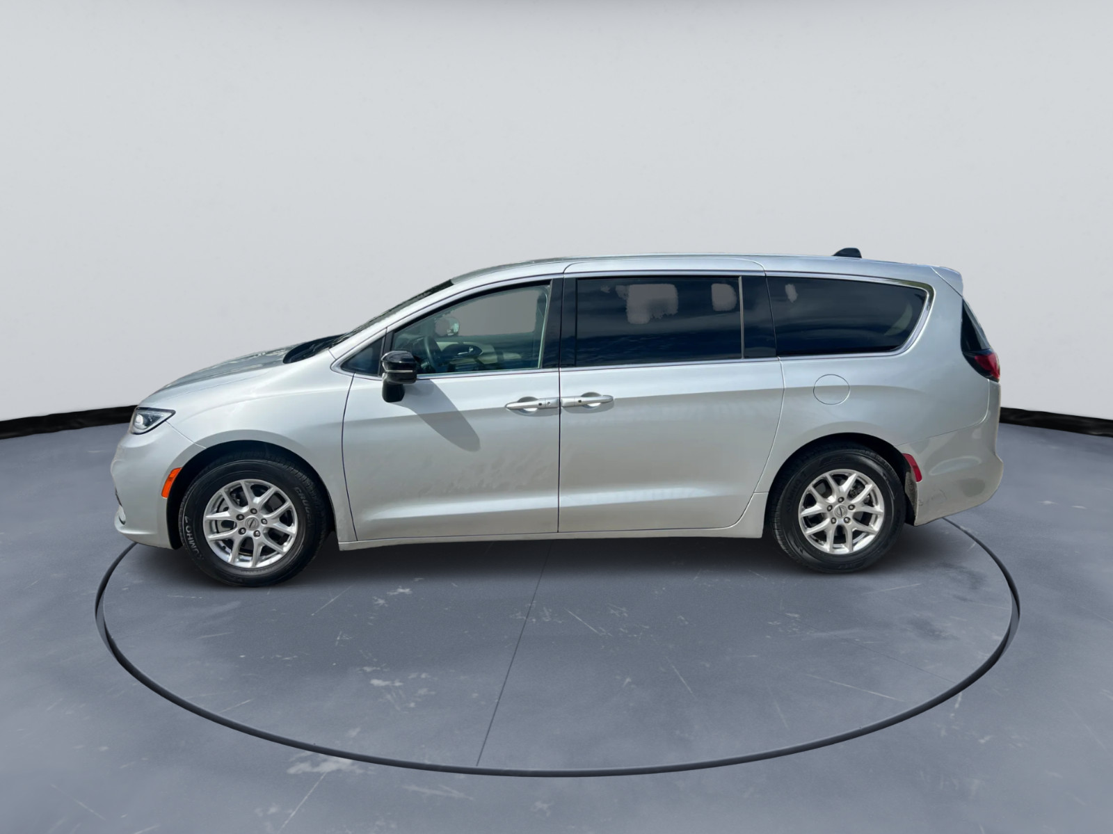 Chrysler Pacifica - Image 5