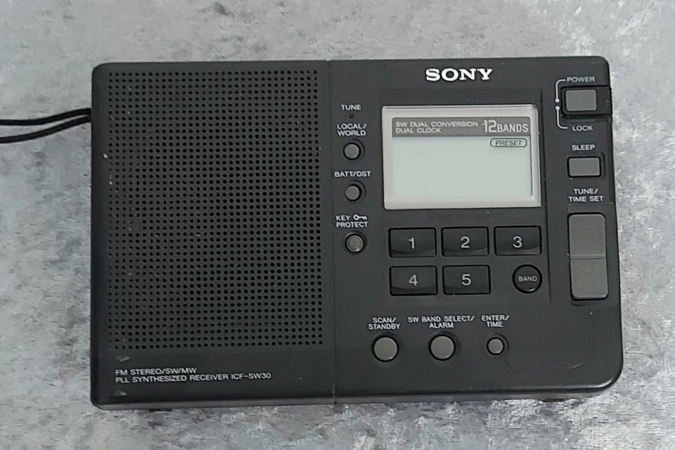 Original Sony ICF-SW30 Weltempfänger Radio World Band Receiver FM Stereo